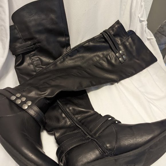 Knee high black fax leather biker boot - Picture 3 of 4